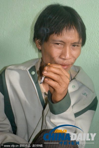 越南一對父子為躲越戰森林隱居40年后被發現(圖)