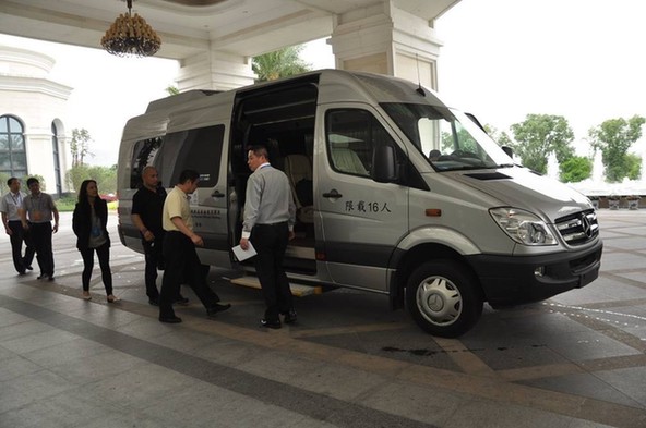 奔馳商務(wù)車成為2014年亞太經(jīng)合組織財(cái)政高官會(huì)官方用車