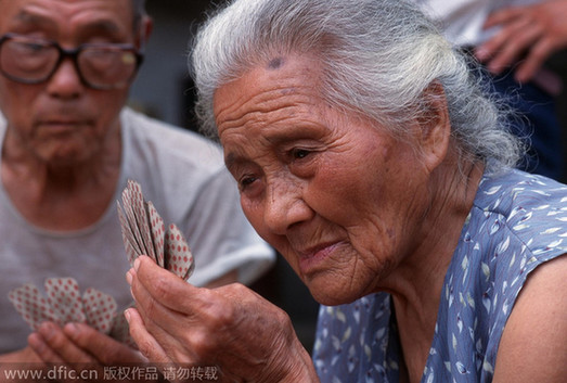 “銀發(fā)族”崛起：超老齡社會(huì)挑戰(zhàn)全球經(jīng)濟(jì)