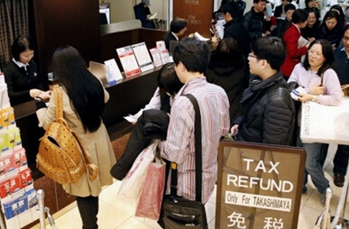 國內(nèi)攢錢國外花成時尚 國人奢侈品消費76%在境外