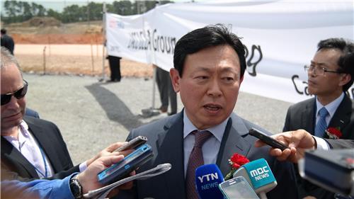 韓國樂天集團會長就因涉隱匿資金遭調查道歉