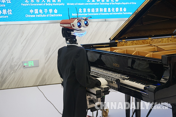 視頻：機器人，厲害了！琴棋書畫樣樣行