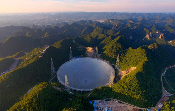 探訪“中國(guó)天眼”——世界上口徑最大的單天線射電望遠(yuǎn)鏡