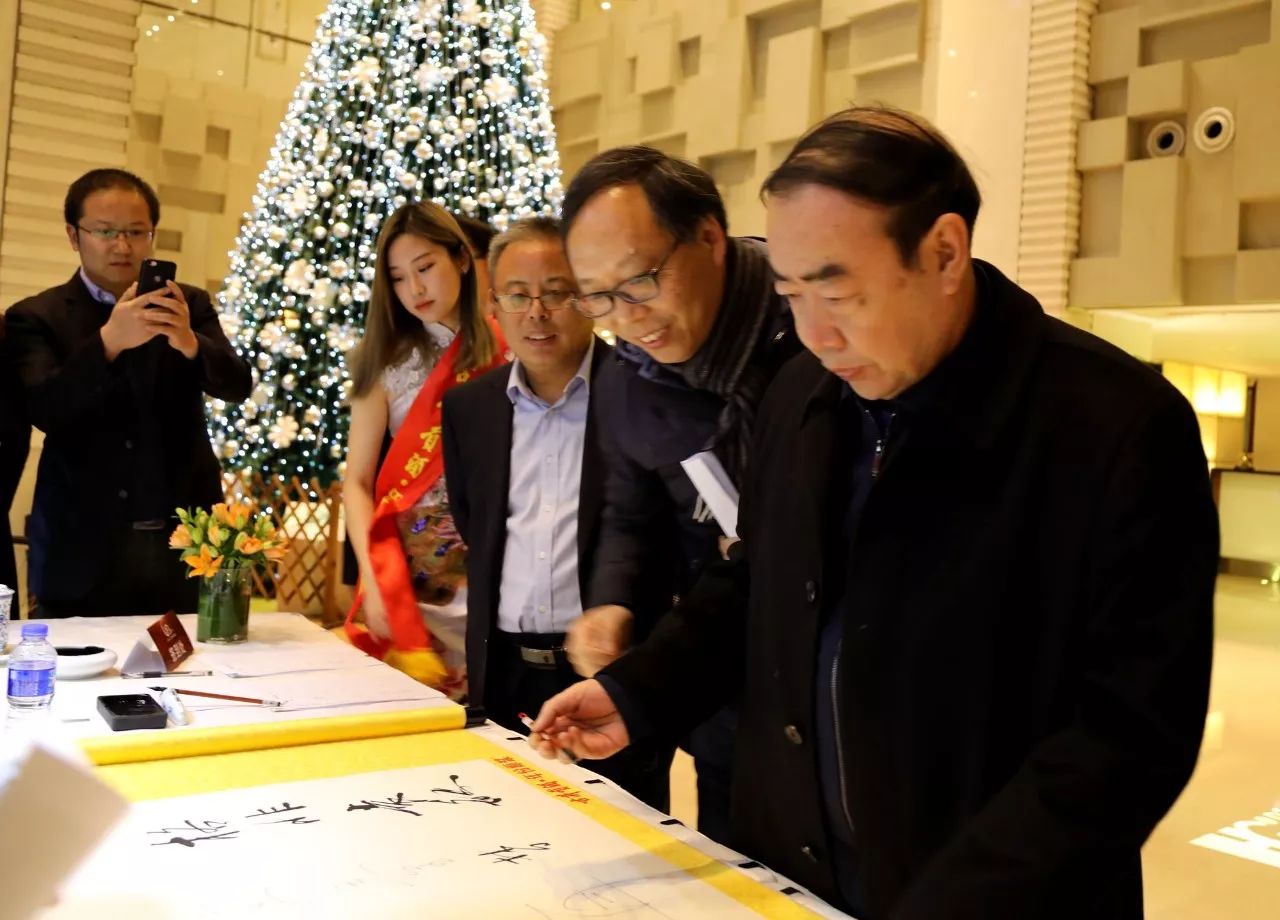 文學(xué)家園：大咖舉杯古井貢，共慶《收獲》60年！
