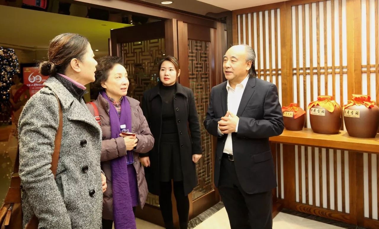 文學(xué)家園：大咖舉杯古井貢，共慶《收獲》60年！