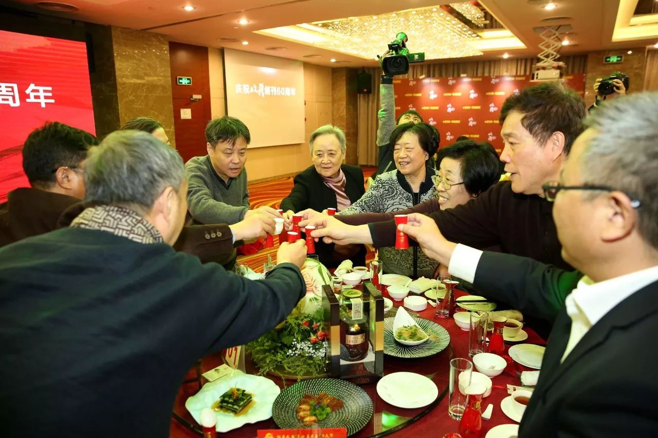 文學(xué)家園：大咖舉杯古井貢，共慶《收獲》60年！