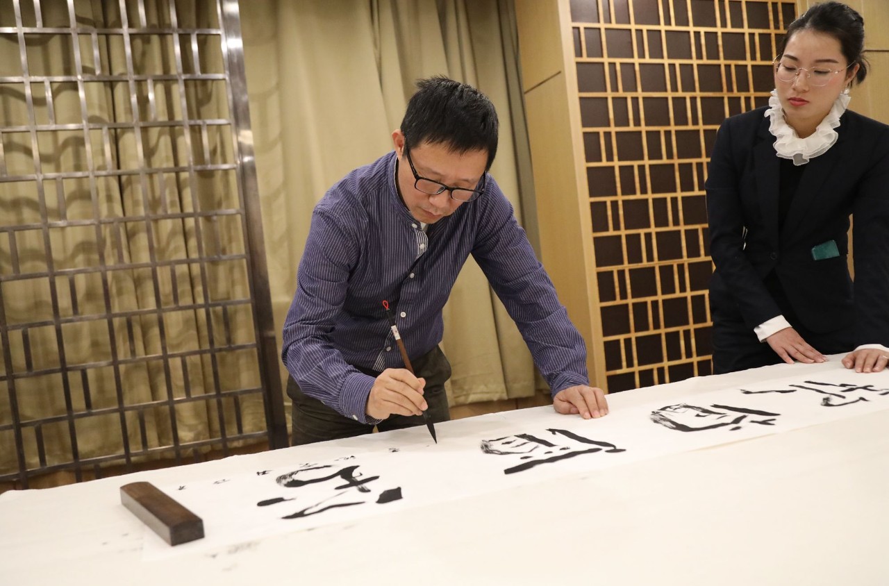 文學(xué)家園：大咖舉杯古井貢，共慶《收獲》60年！