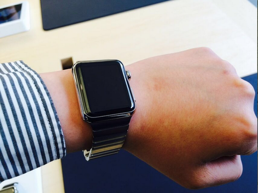 Apple Watch全球預(yù)約試戴今啟動(dòng) 眾中國果粉赴店“嘗鮮”